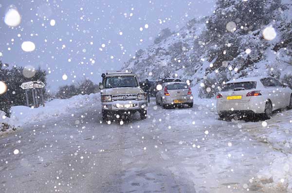 Chutes de neige sur plusieurs wilayas du nord du pays