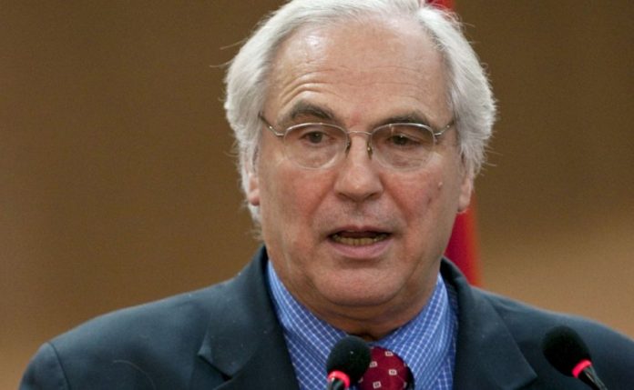 Christopher Ross adresse un message de condoléances à la famille du chanteur Idir