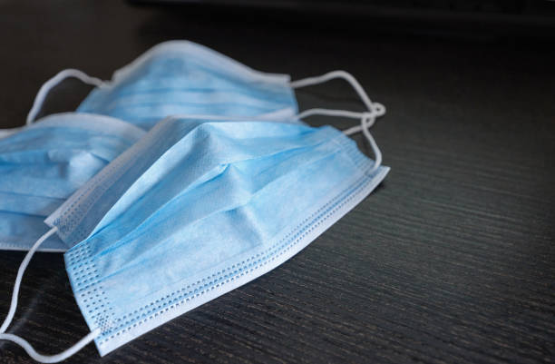 Covid-19 : production de plus de 400.000 masques chirurgicaux par jour