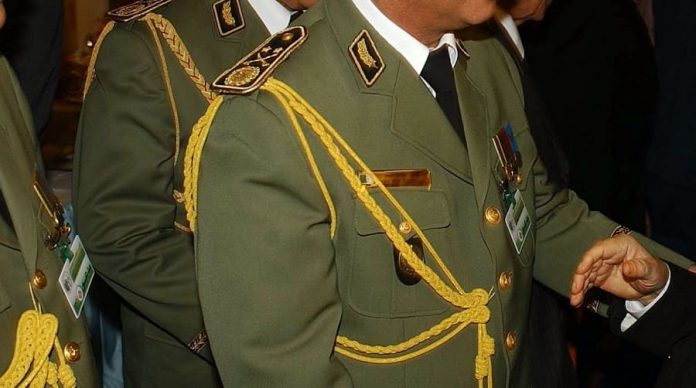 Plusieurs généraux-majors remplacés par Tebboune
