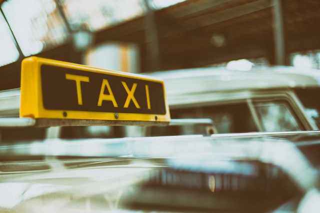Alger : les taxis autorisés à poursuivre leur activité