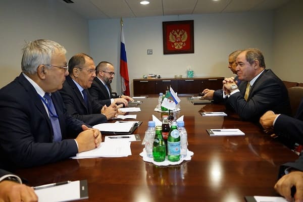 L'Algérie et la Russie contre l'intervention militaire en Libye
