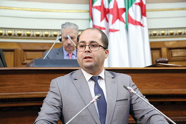 Tebboune limoge Brahim Boumzar, ministre de la Poste et des Télécommunications