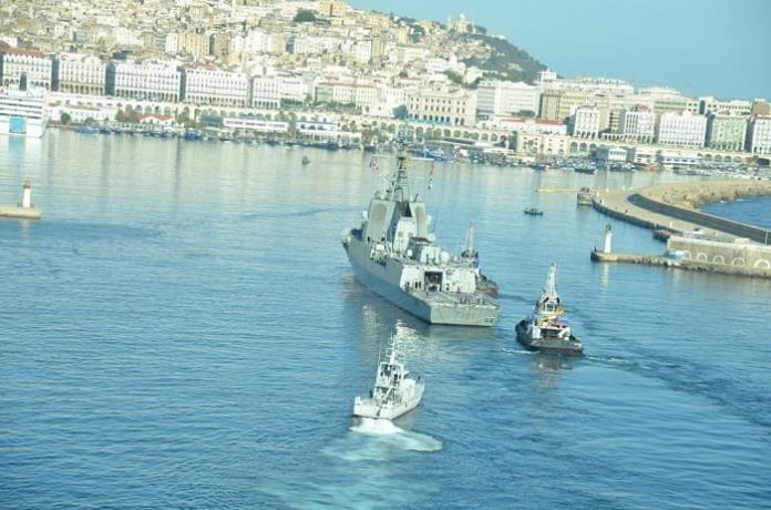 marine OTAN: une frégate accoste au port d'Alger