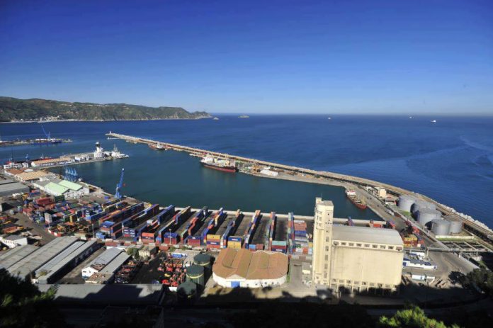 Produits toxiques retrouvés au port de Skikda: les autorités les déposent dans un lieu sécurisé et contrôlé