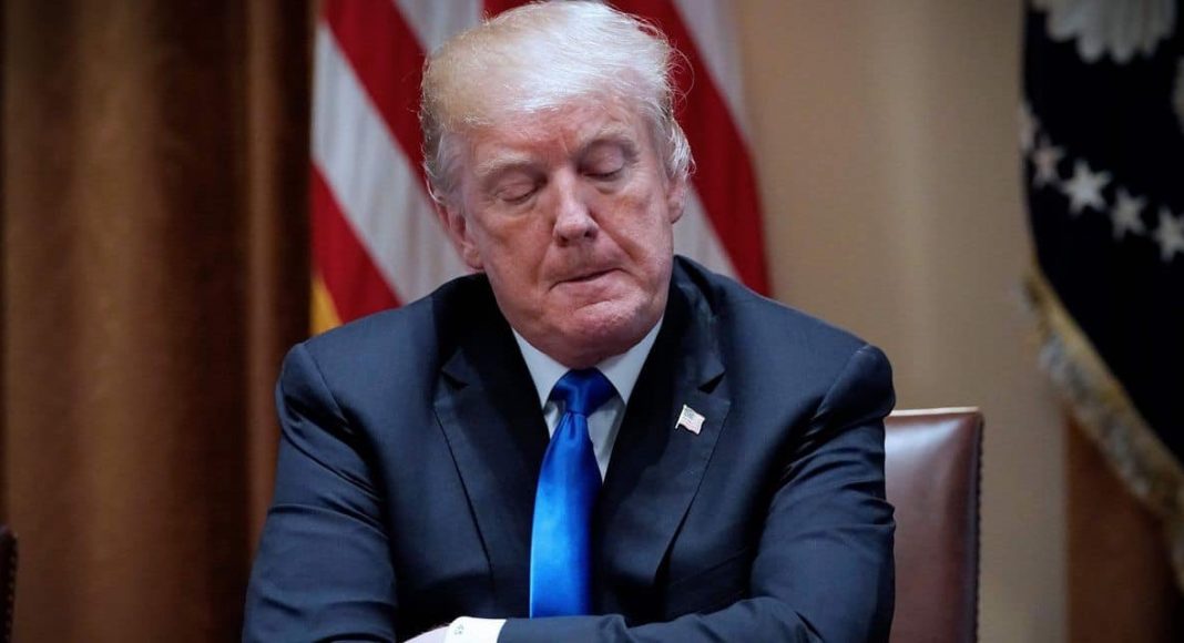 Le tintamarresque Donald Trump bâillonné par les médias