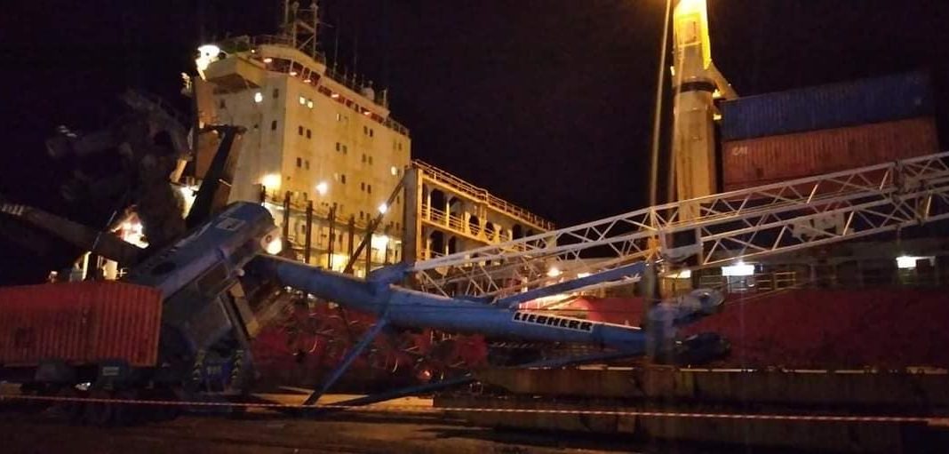 Port de Béjaia : Une grue s’effondre sur un bateau de marchandise