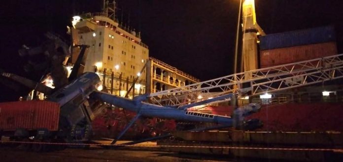 Port de Béjaia : Une grue s’effondre sur un bateau de marchandise