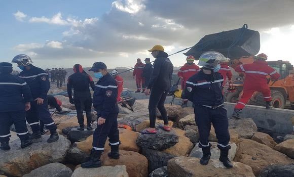 Baie d'Alger: naufrage d'un sardinier et 3 marins disparus