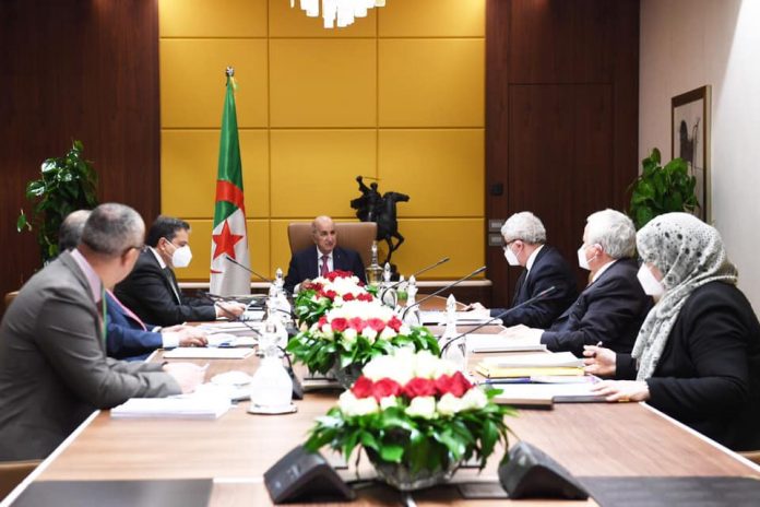 Tebboune reçoit les membres de la commission nationale chargée de la révision de la loi électorale