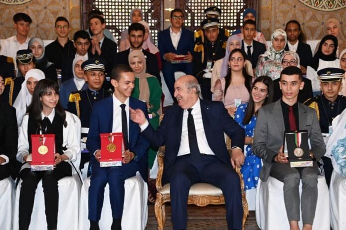 Le président Tebboune honore les meilleurs lauréats au BAC et au BEM