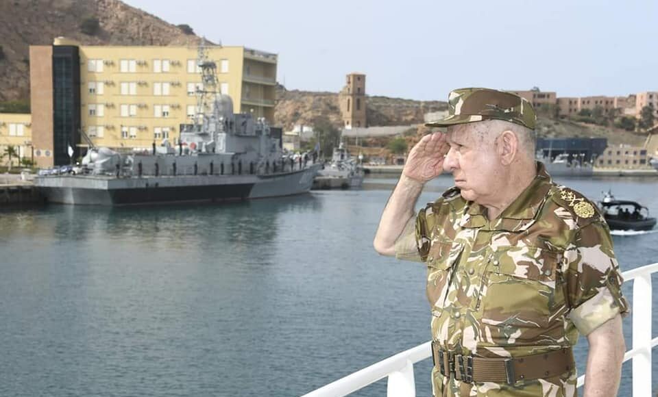Le Général d'Armée Saïd Chanegriha supervise un exercice tactico-naval au niveau de la Façade maritime Ouest