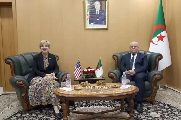 Cherfa évoque avec l'ambassadrice Aubin l'ouverture d'une ligne directe Alger-New York