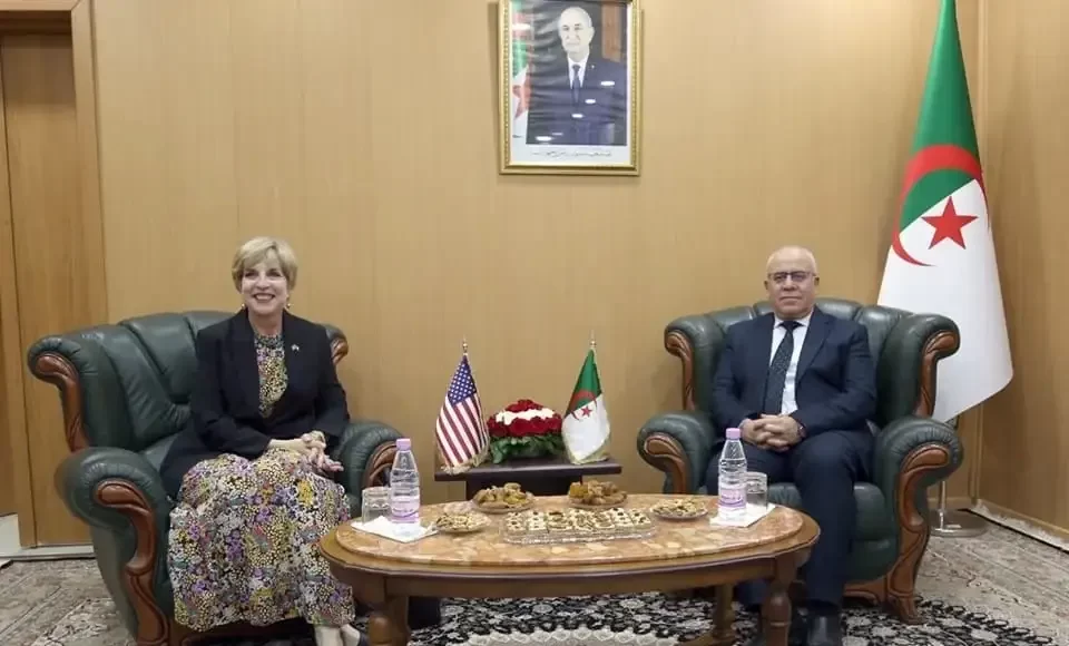 Cherfa évoque avec l'ambassadrice Aubin l'ouverture d'une ligne directe Alger-New York
