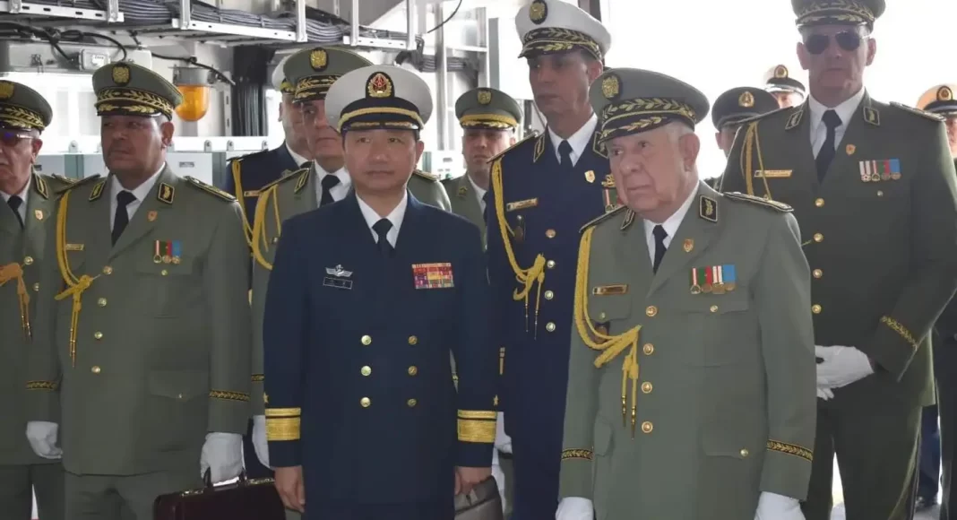 Chanegriha visite la base navale de Shanghaï