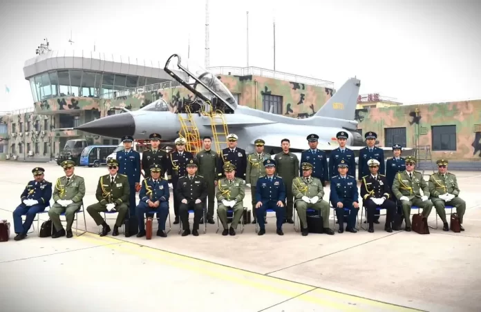 Le Général d'Armée Chanegriha se rend à la 72ème unité de l'Armée de l'Air chinoise