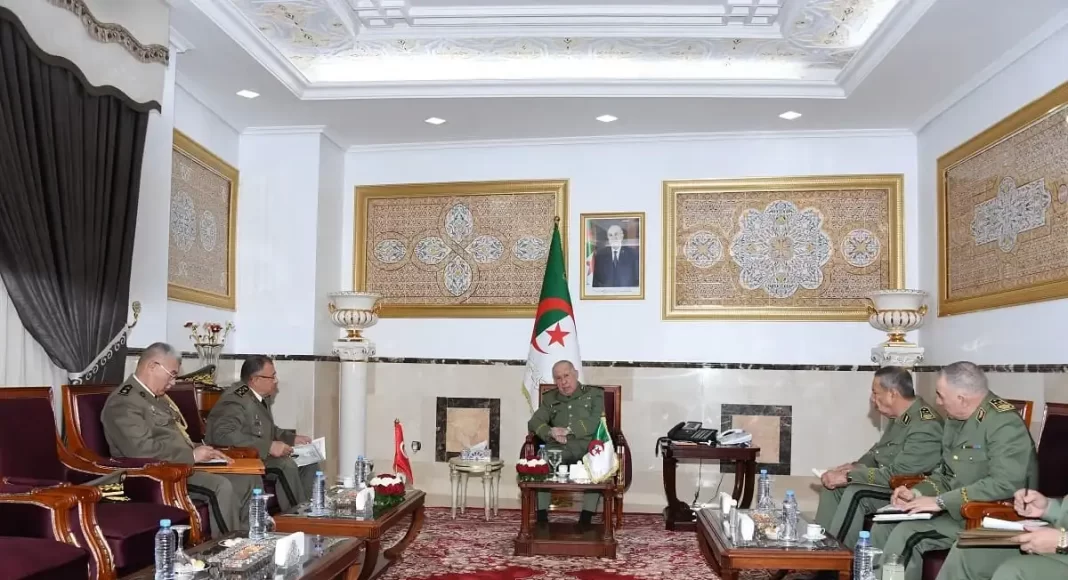 Le Général d'Armée Saïd Chanegriha reçoit le Chef d'Etat-major de l'Armée de terre des Forces armées tunisiennes