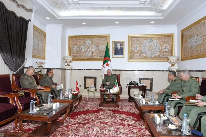 Le Général d'Armée Saïd Chanegriha reçoit le Chef d'Etat-major de l'Armée de terre des Forces armées tunisiennes
